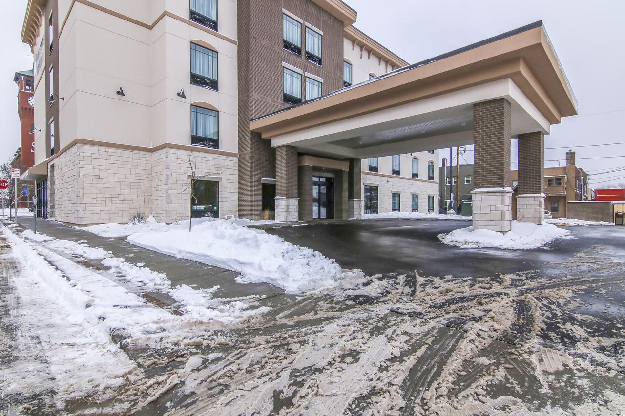Cobblestone Inn & Suites - Menomonie/Uw-Stout Exterior foto